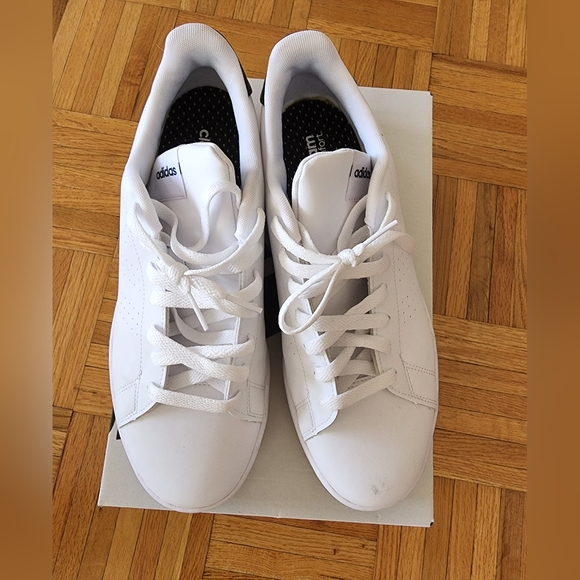 Lightly worn Advantage Adidas white sneakers - Picture 4 of 4